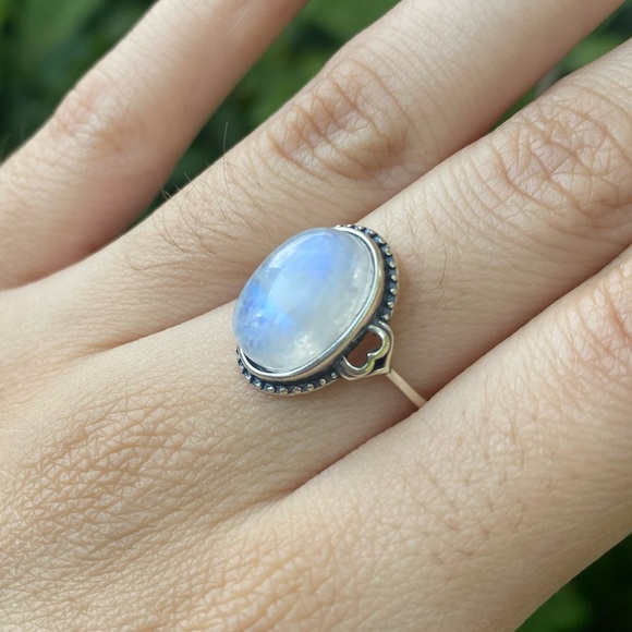Flashy Moonstone ring on adjustable silver band - Picture 3 of 3
